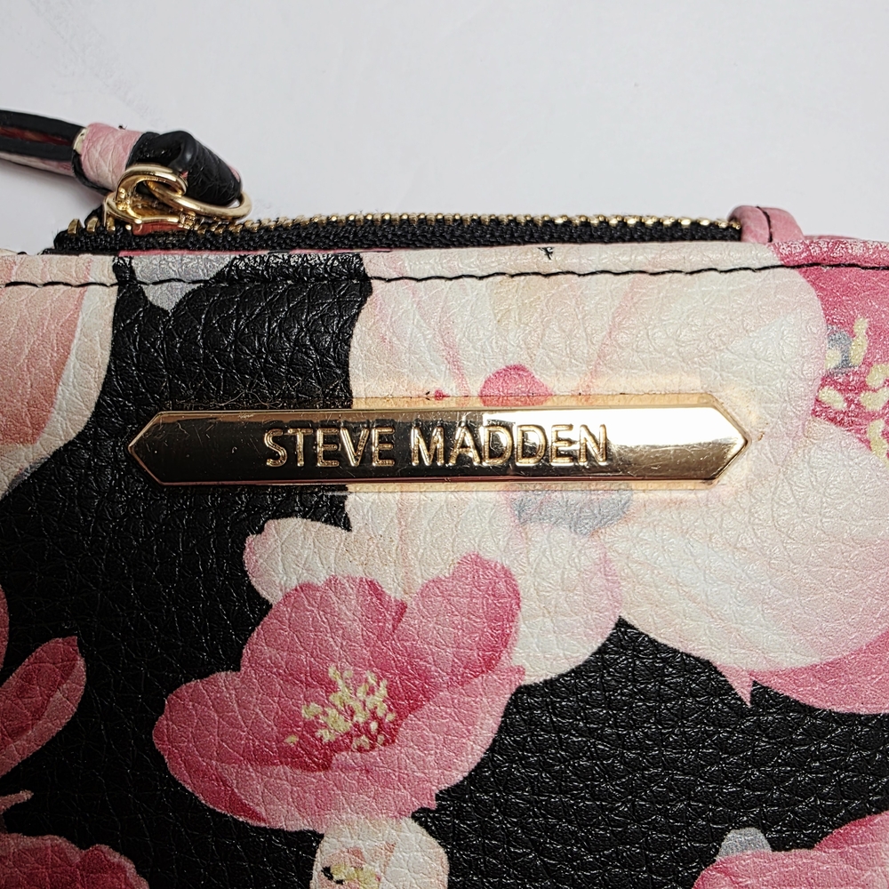 Steve Madden Pink Floral Women's Wallet - Picture 5 of 11